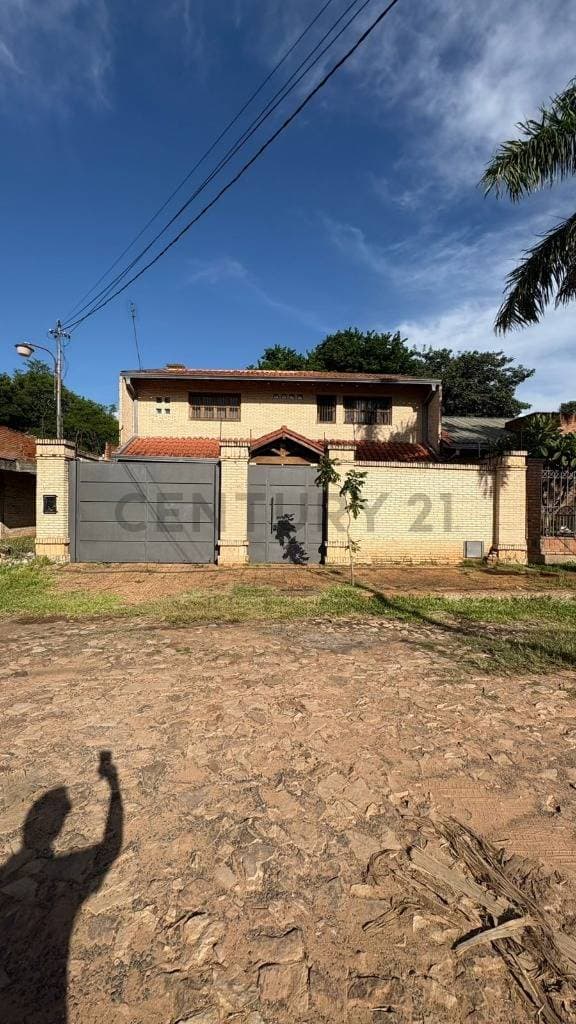 Hermosa casa en Luque, foto 2
