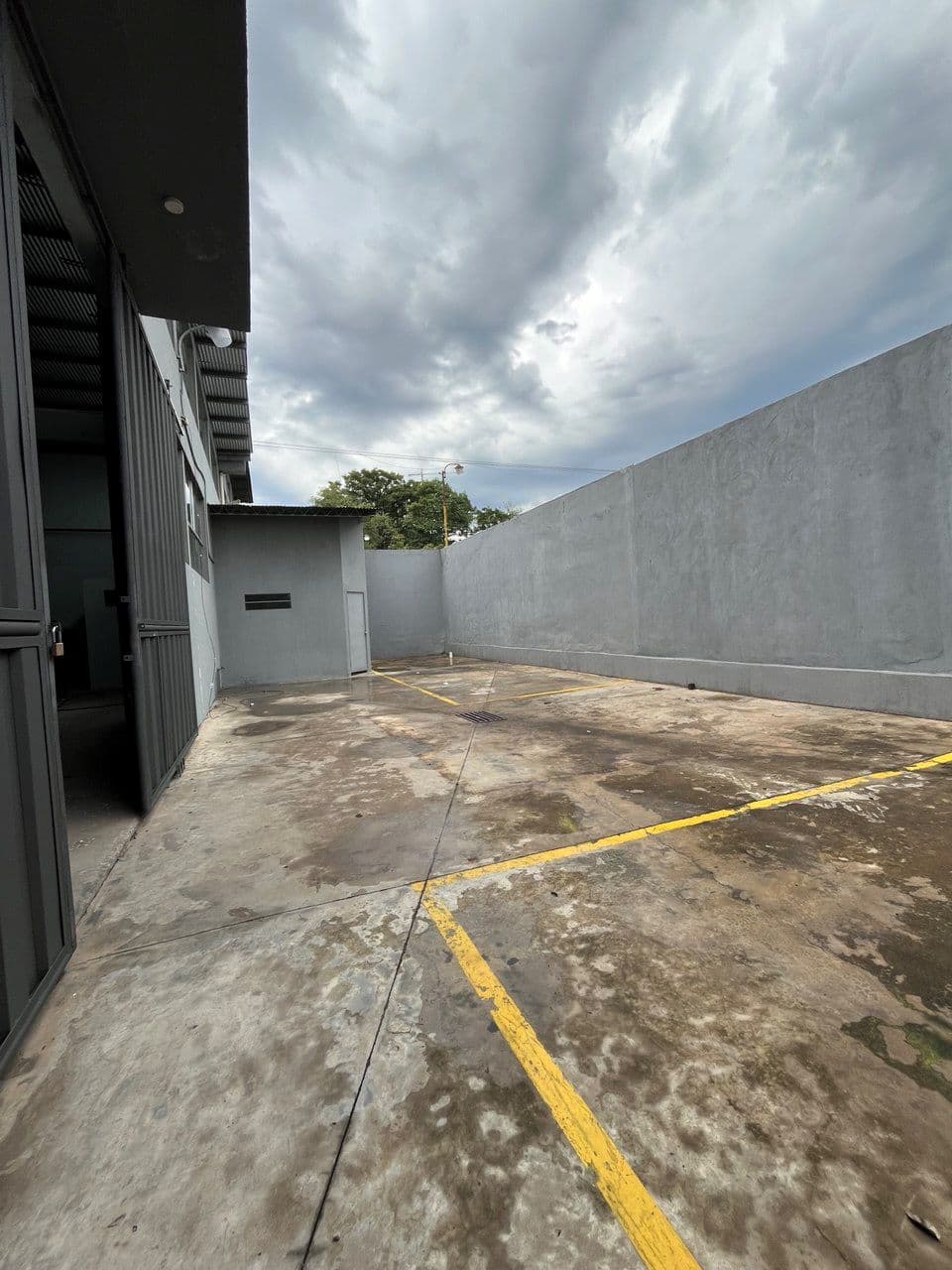 Deposito en zona industrial — foto 5
