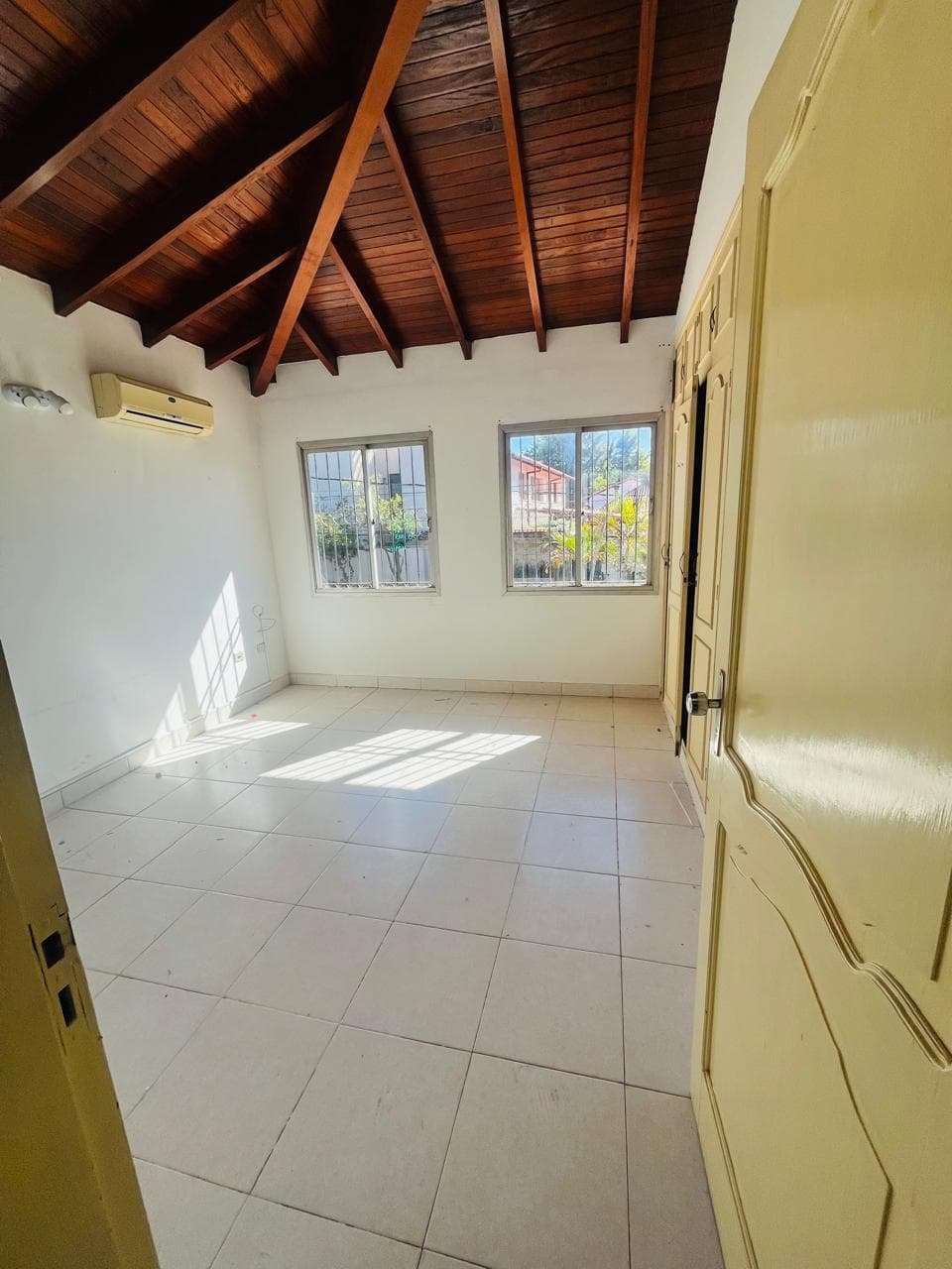**vendo o alquilo casa con piscina y quincho en Las Lomas – a refaccionar**, foto 5