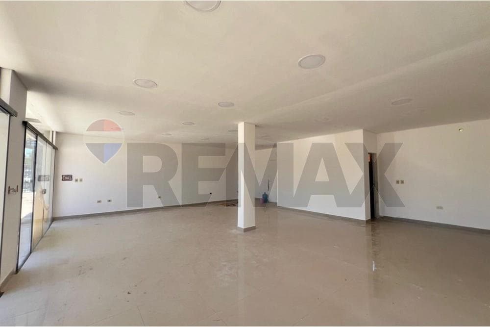 Local Comercial - Alquiler - Villa Elisa, Paraguay — foto 2