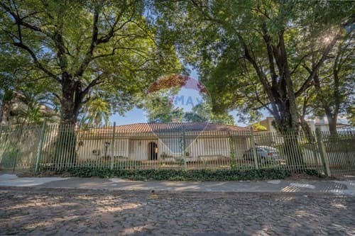 Vendo casa de 1055 m2 de terreno