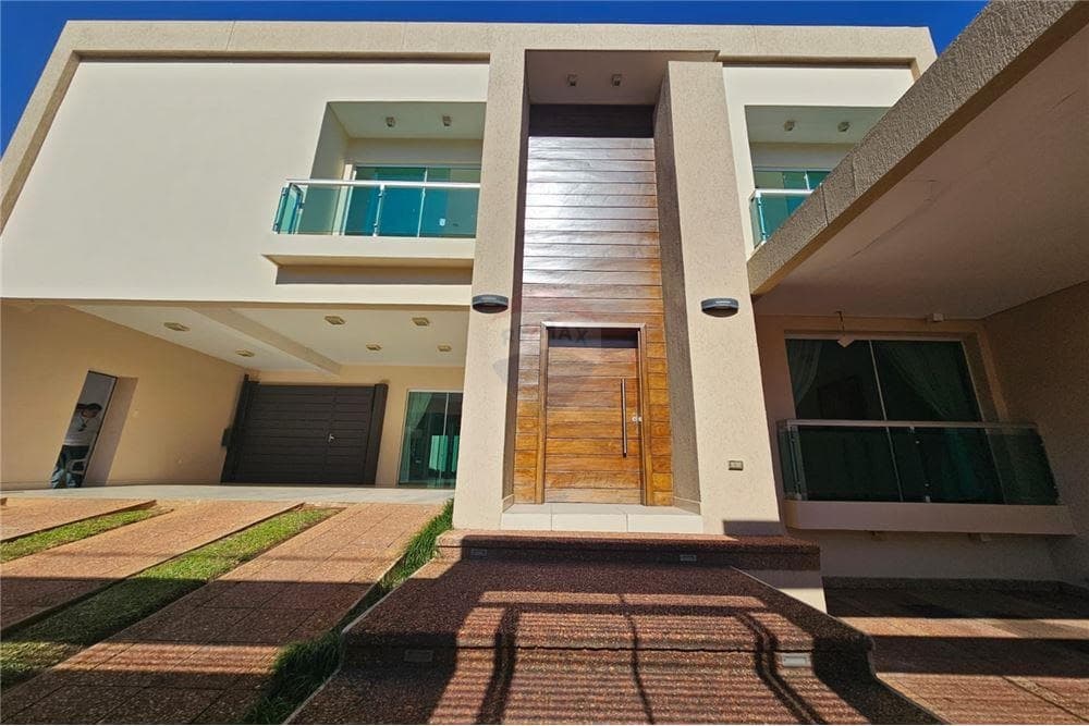 Amplia casa en barrio Herrera — foto 1