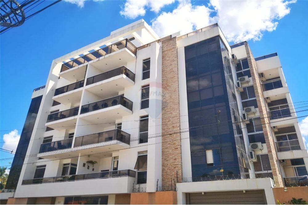 Alquilo amplio departamento en los laureles