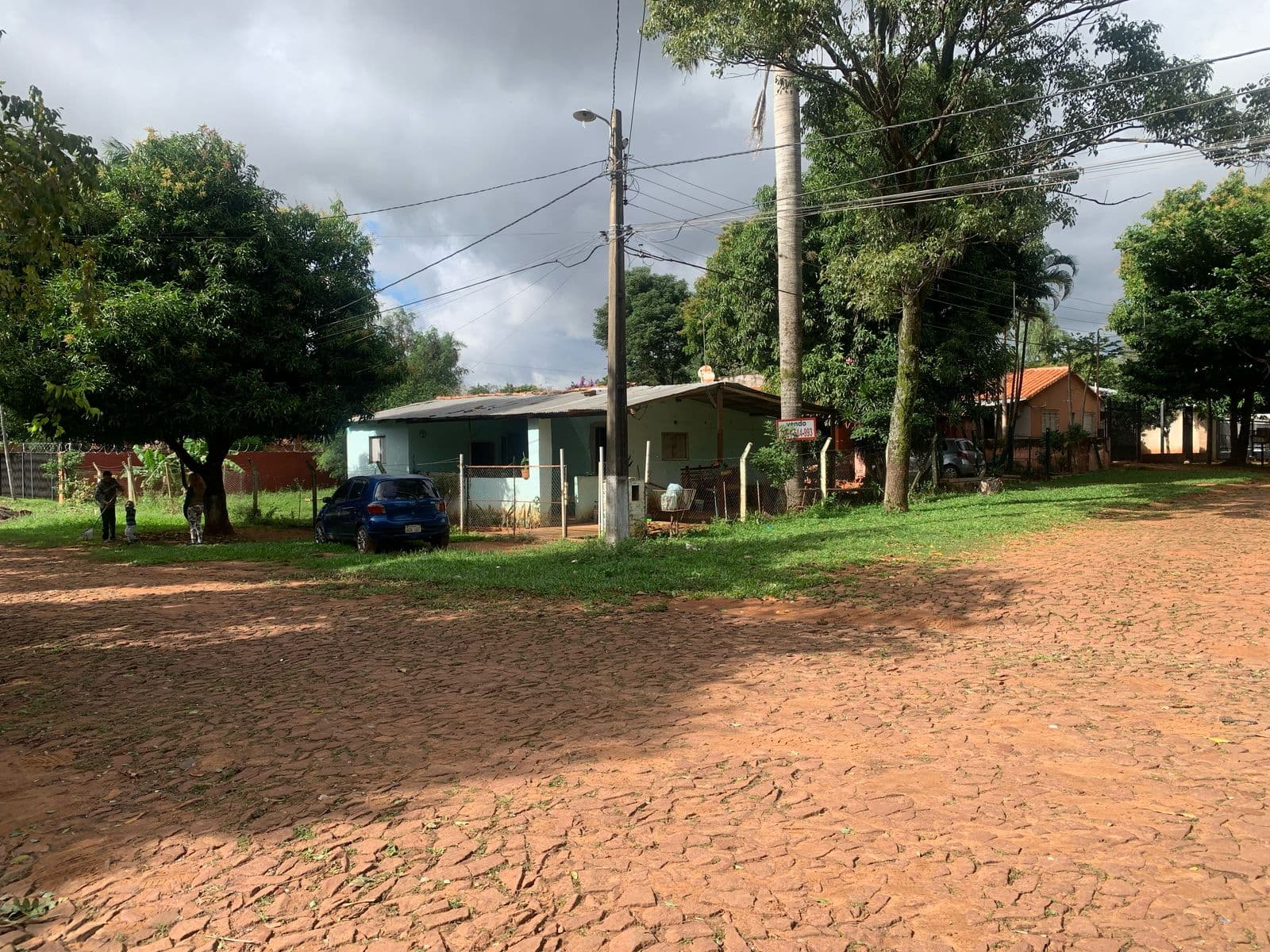 Vendo terreno con casa en capiata barrio retiro