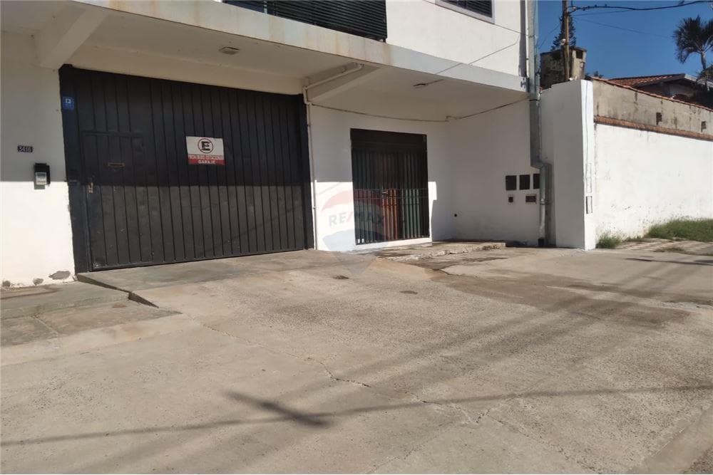 Alquilo salon comercial en barrio Herrera