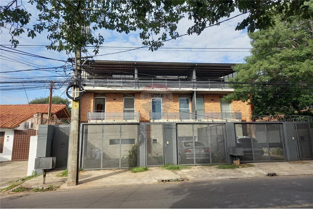 Alquilo duplex sobre avenida venezuela