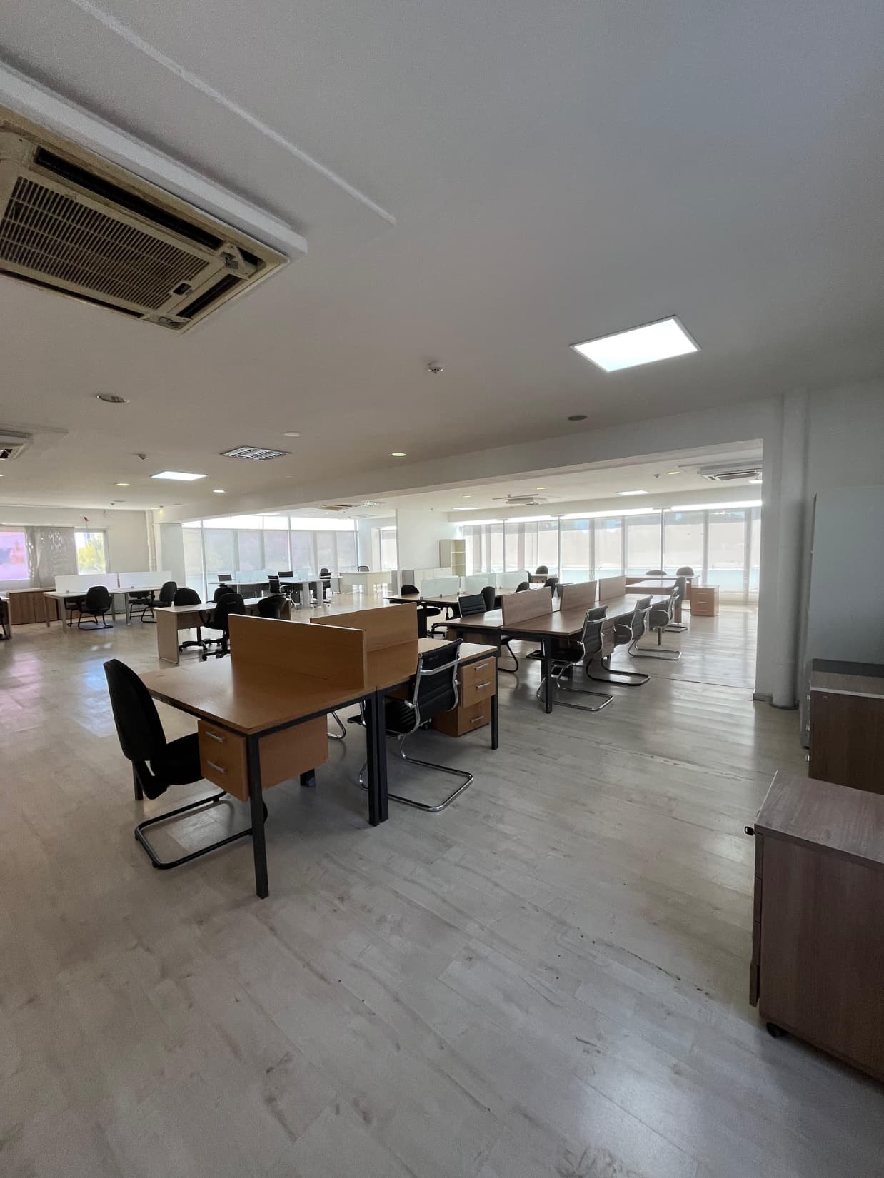 En alquiler oficina de 330 m2 con 5 cocheras, zona paseo la galería — foto 3