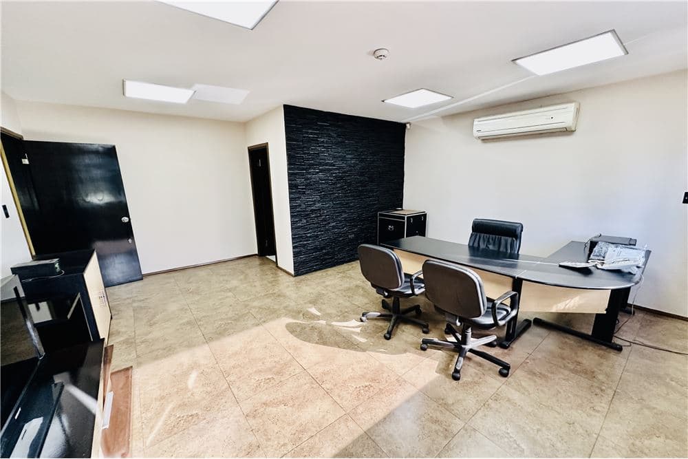 Local comercial con oficinas sobre madame lynch, foto 3