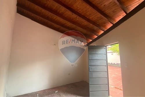 En venta amplia casa en lambare, foto 2