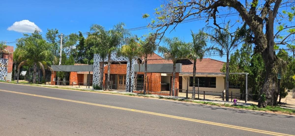 Local Comercial/ Gastronómico - Ubicación Estratégica sobre Asfalto! — foto 2