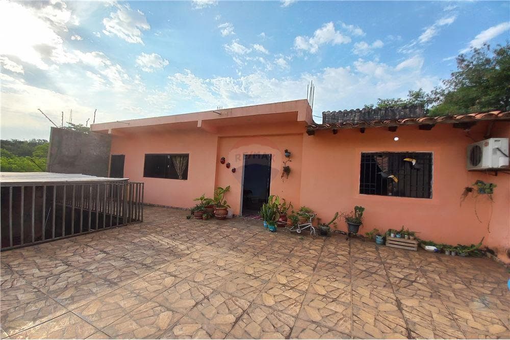 Vendo amplia casa en fdo. De la mora - zona sur