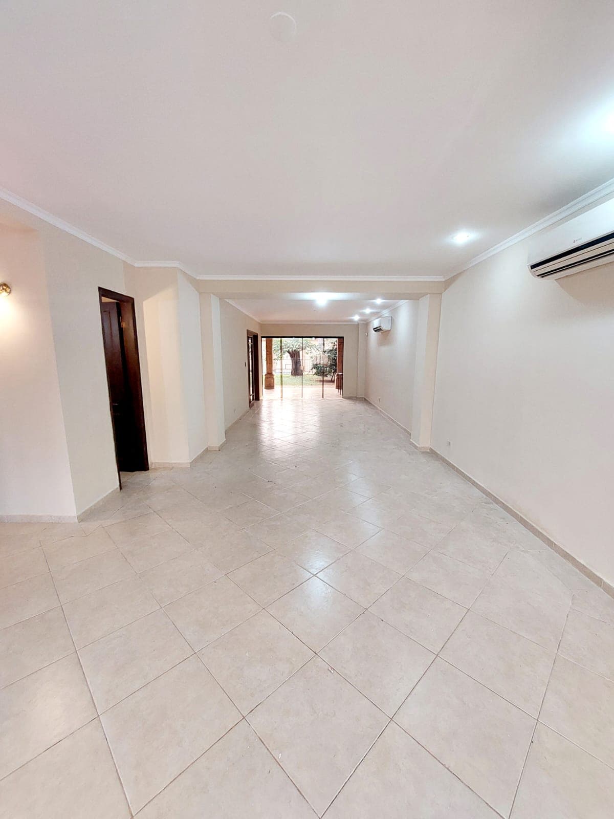 Casa de 3 hab en Suite + escritorio, Barrio Mburucuya, Zona Curda, foto 4