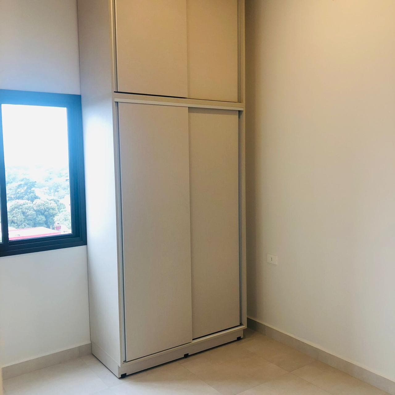 En venta departamento de 1 dormitorio con cochera en Fernando de la Mora, foto 3