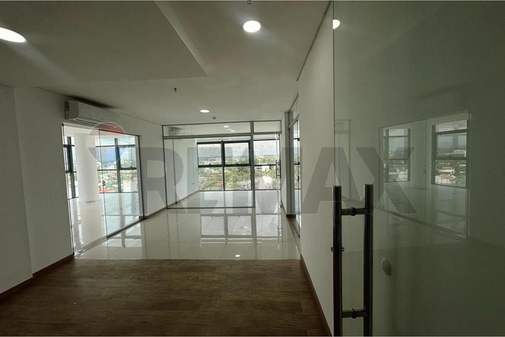 Edificio - Alquiler - Ycuá Satí, Paraguay, foto 2