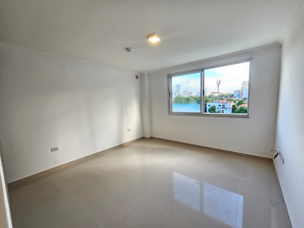 Departamento En Alquiler – Av. Molas López, foto 1