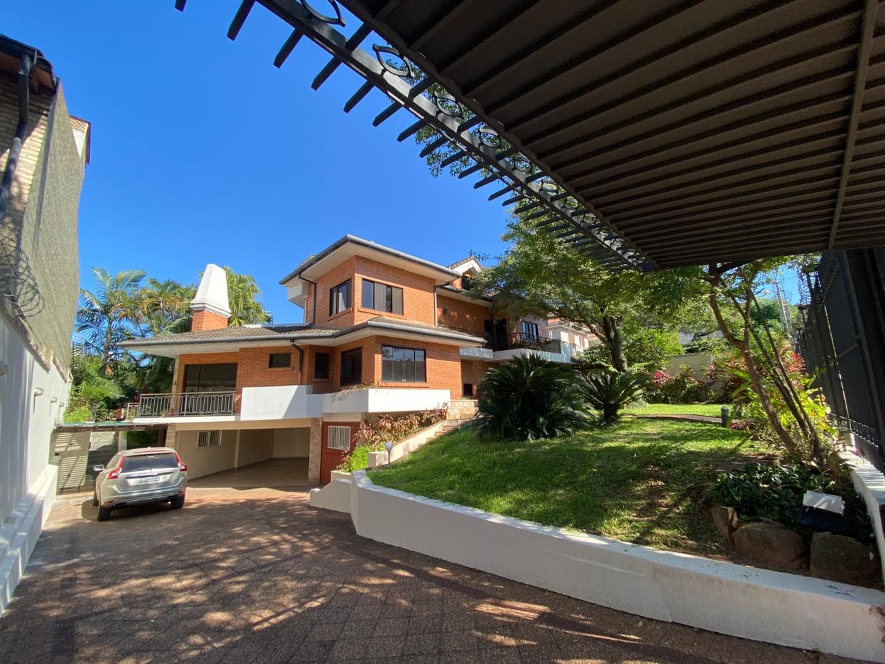 Hermosa y amplia residencia en barrio ycua sati - 5000 usd, foto 2