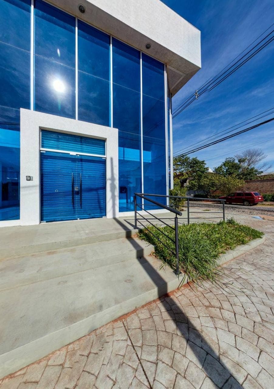 Vendo importante deposito con showroom zona shopping multiplaza‼️ c-1124