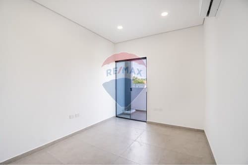 Duplex en Loma Merlo Luque recibo vehículo cómo parte de pago, foto 4