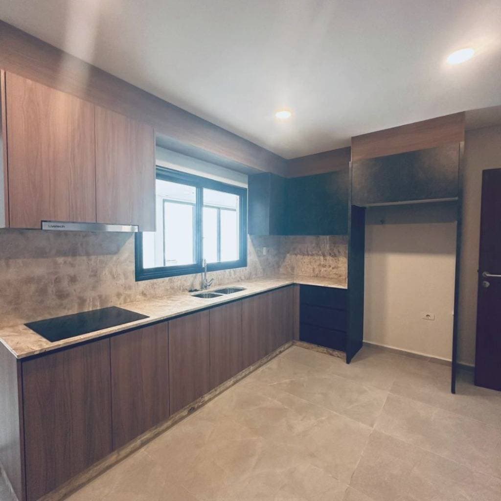 Residencia a estrenar de 3 niveles, foto 4