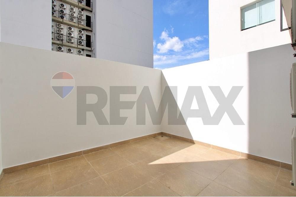 En venta – departamento en edificio emporium, foto 2