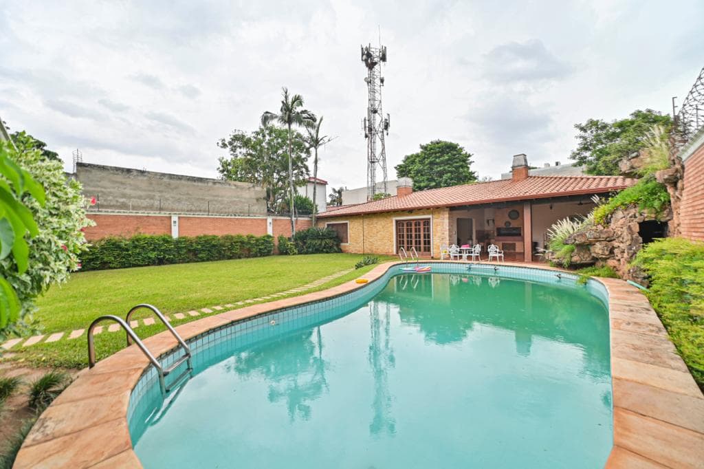 En Venta Amplia Residencia en el barrio Mariscal Estigarribia, Asunción, foto 1
