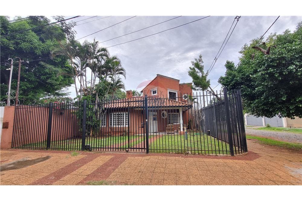 Amplia casa de 5 dormitorios en venta, Asunción itá enramada
