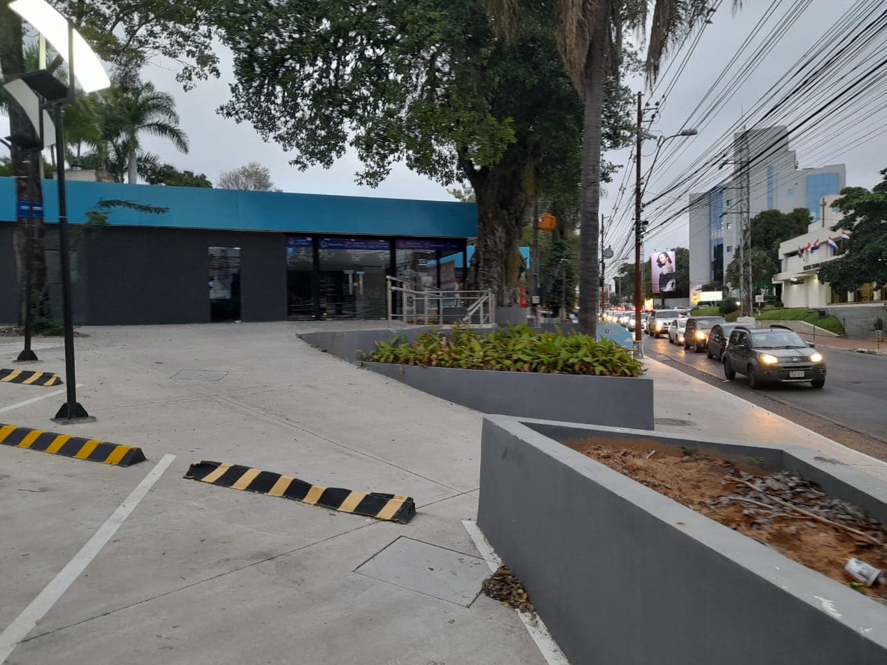 Alquilo ideal para showroom y ofi sobre españ