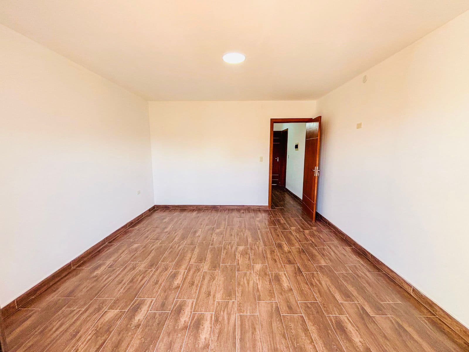 Duplex a estrenar Fernando de la Mora zona norte, foto 2