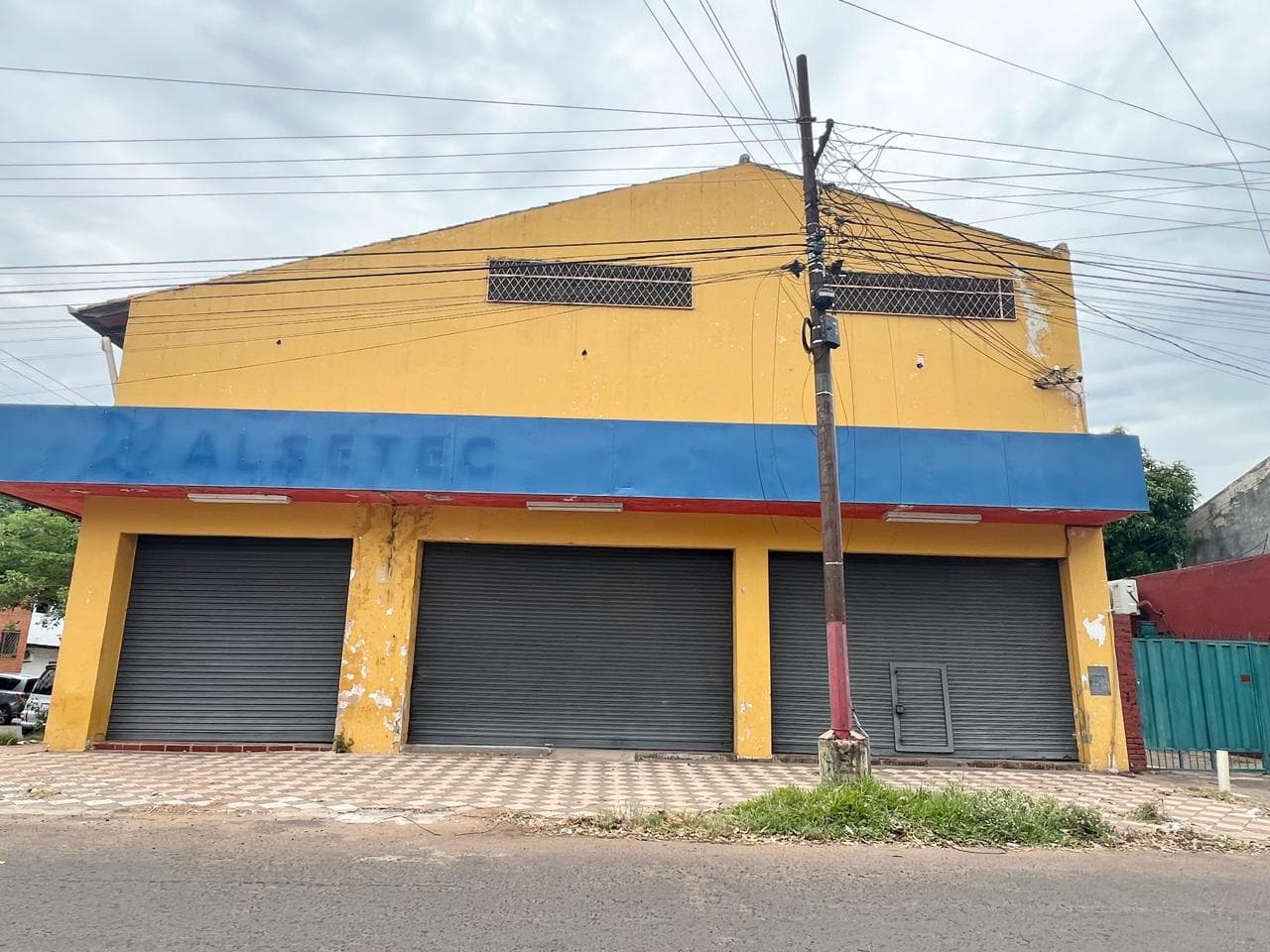 En Alquiler Showroom / Depósito en San Vicente A419, foto 1