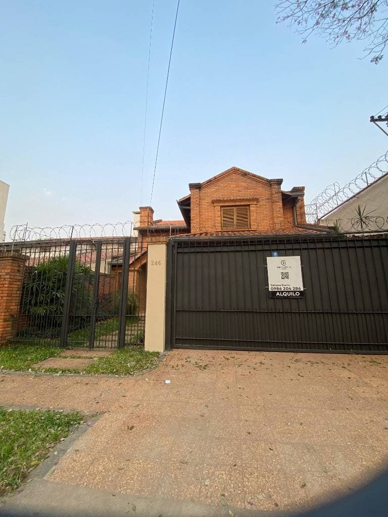 Alquilo casa en el barrio san cristobal