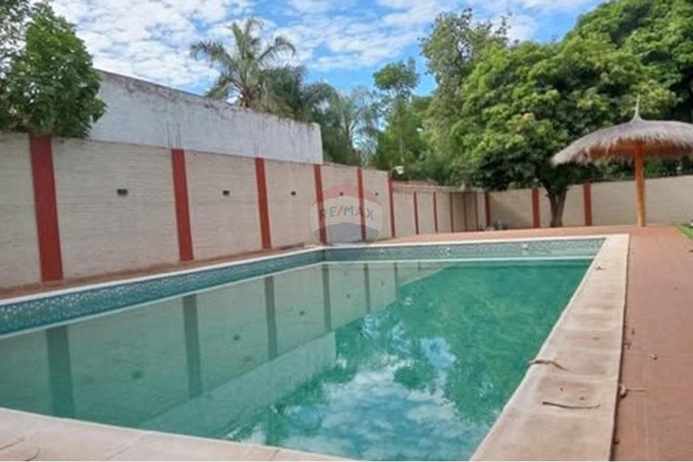Espectacular Casa Quinta Con Piscina En Luque – Venta