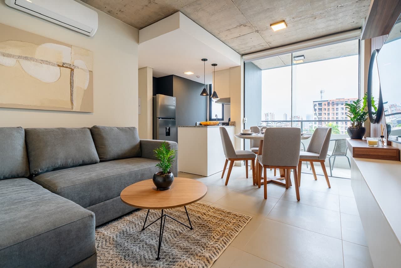 En alquiler departamento amoblado 2 dormitorios más cochera, foto 1
