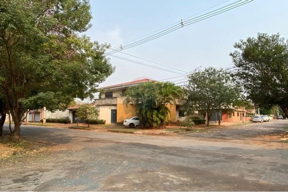 Casa en esquina en barrio Herrera, foto 2
