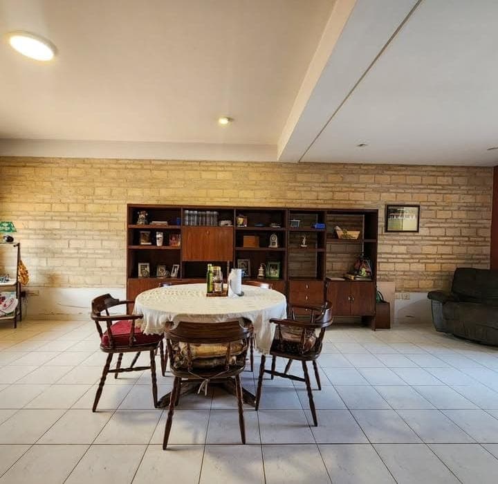 Duplex en esquina Luque- zona plaza madero, foto 1