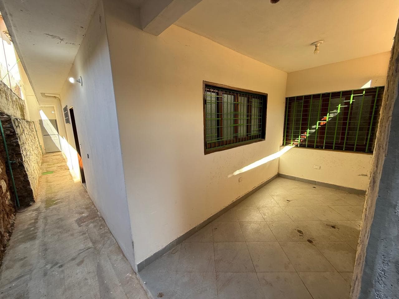Local Comercial sobre Av. Fdo. de la Mora — foto 4