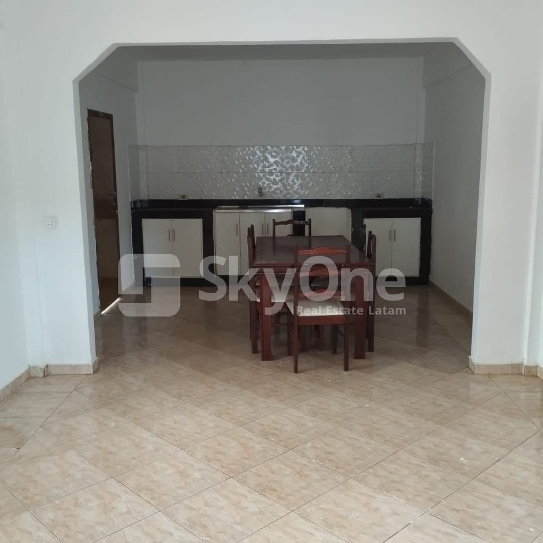 Se alquila amplia casa con hermoso patio!, foto 2