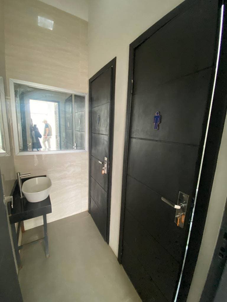 Showroom en Luque sobre autopista, foto 4