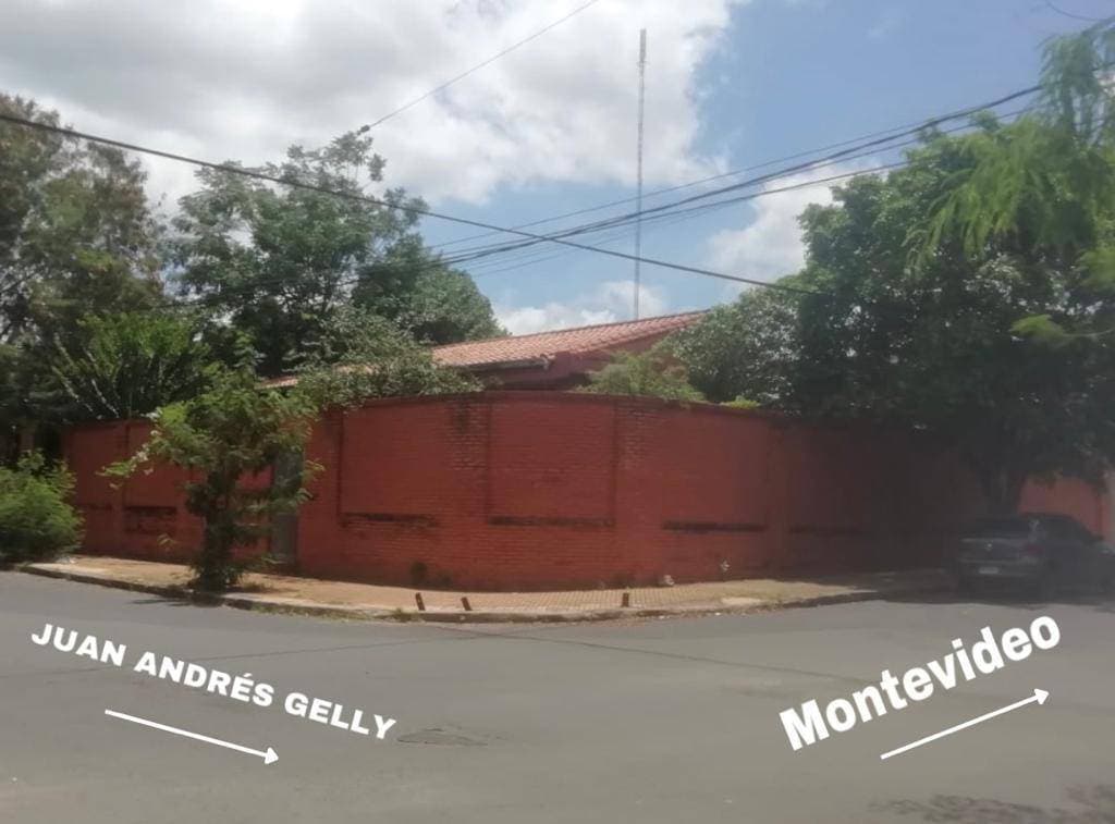 Vendo casa en esquina, en la encarnacion