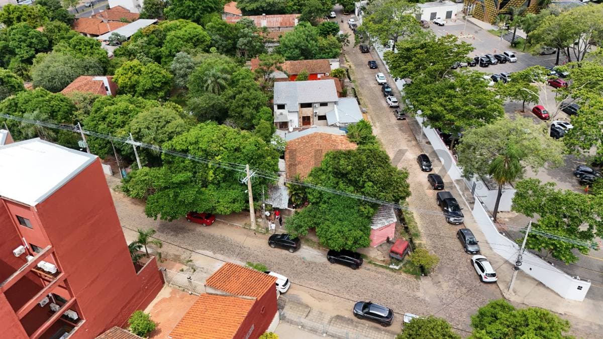 Vendo terreno equina 19x30 Bo Las Lomas Asunción