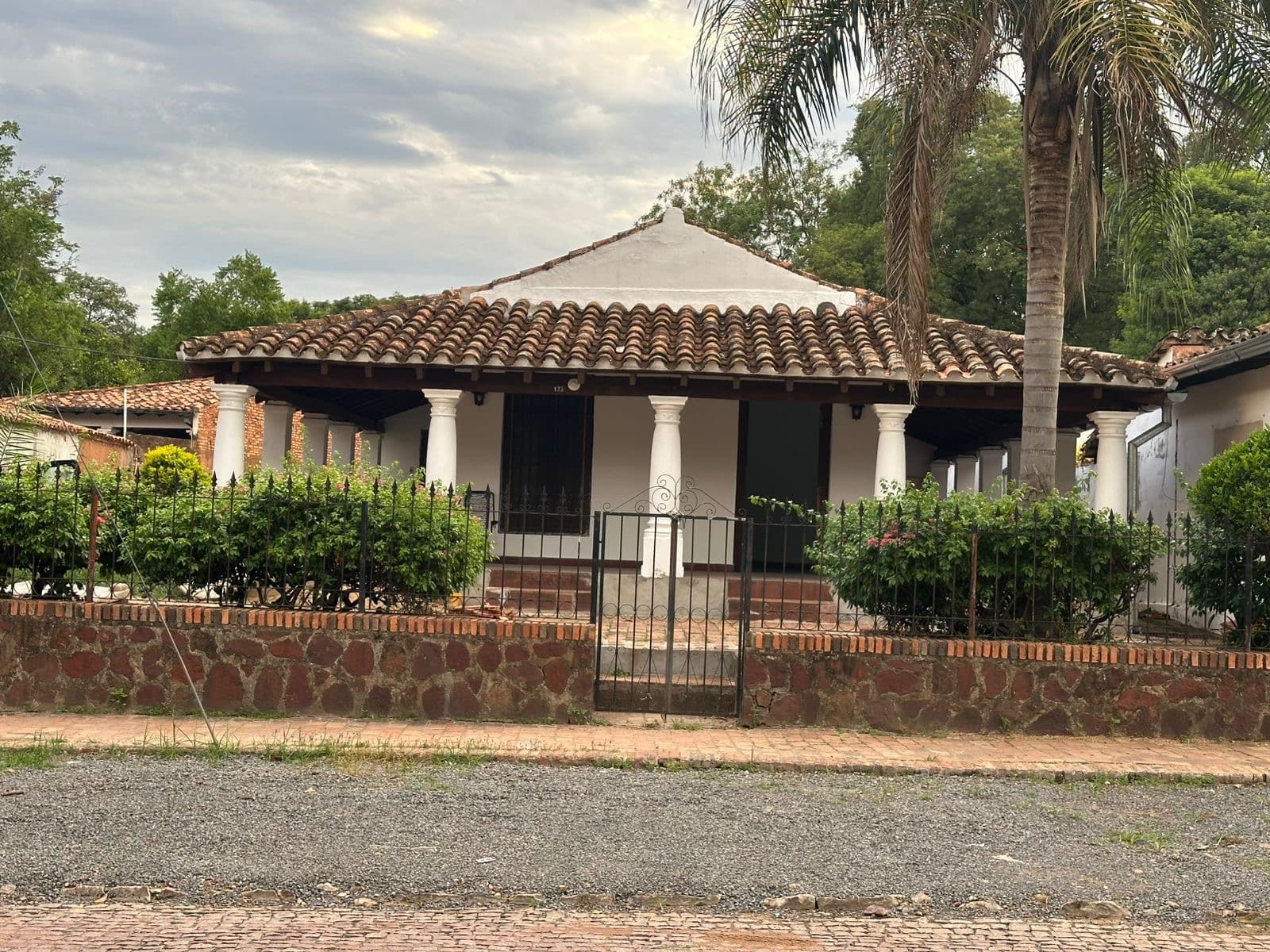 Amplia casa colonial en aregua, foto 1