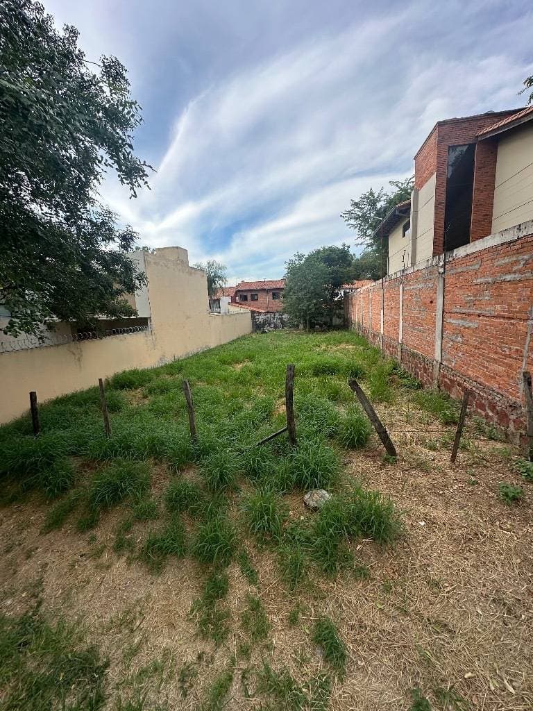 Terreno en venta – barrio santa librada, Asunción