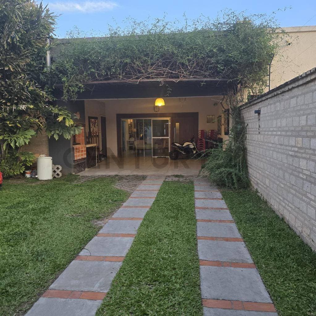Casa Pareada de 3 habitaciones, toda en PB en Barrio Santa María de Asunción, foto 1