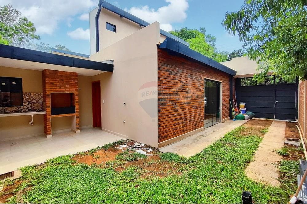 Dúplex a estrenar en esq en Maramburé Luque