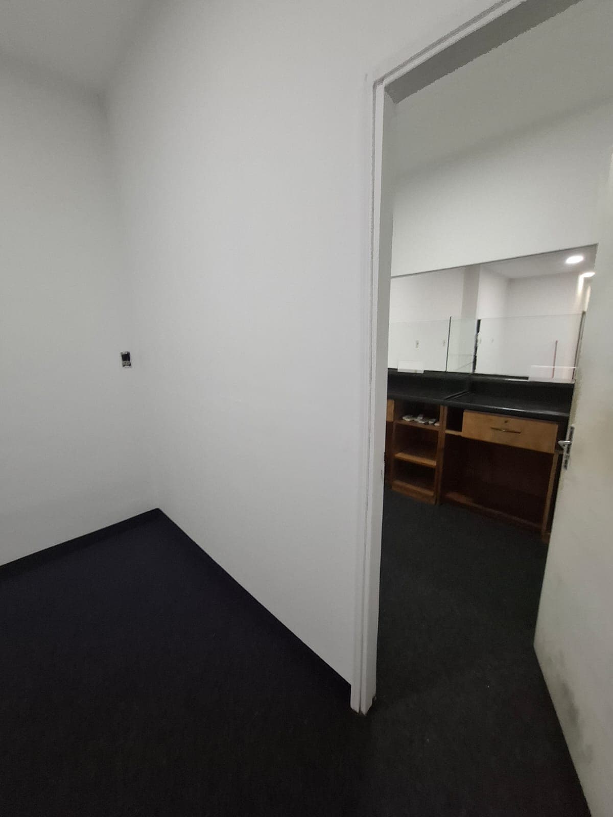 Salón comercial de 2 pisos en el centro de San Lorenzo, foto 4
