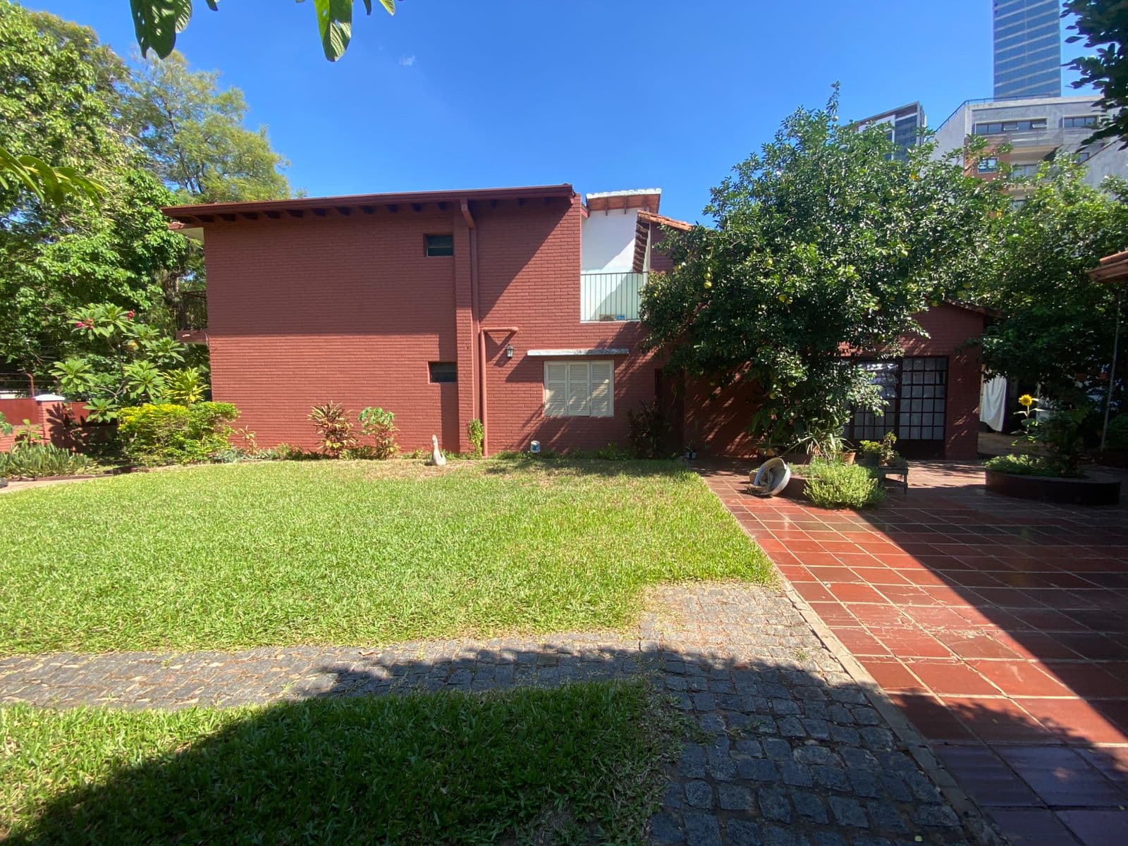Alquilo Casa En Barrio Madame Lynch
