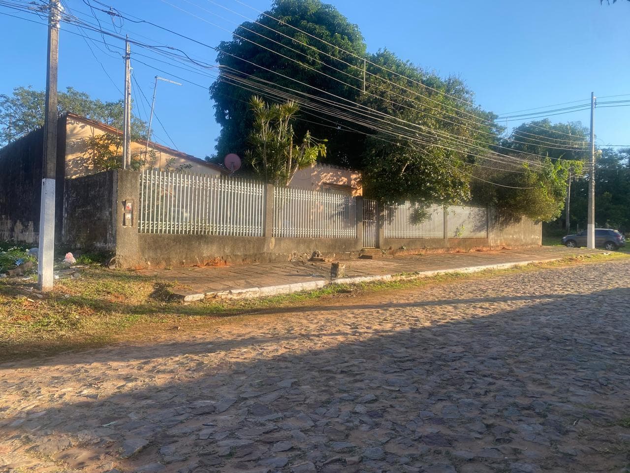 Terreno con casa a demoler en Lambaré