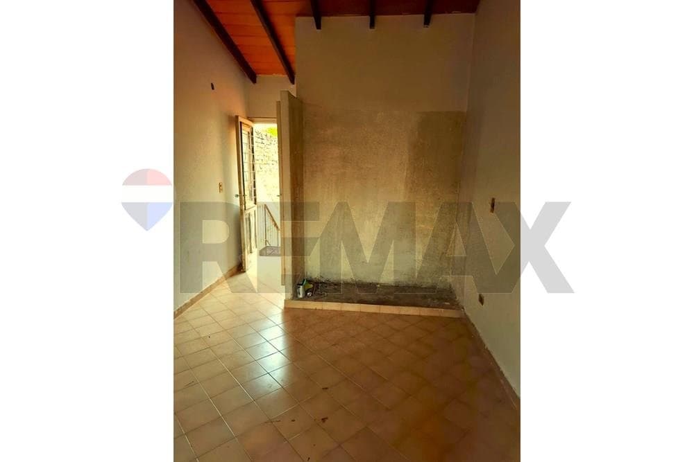 Casa a Refaccionar en Venta – Sajonia, Asunción