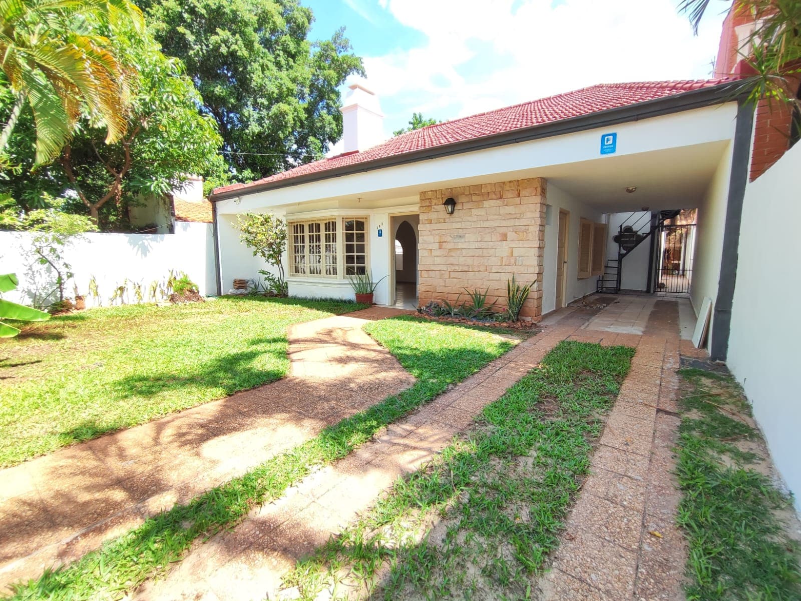 Alquilo amplia residencia para oficina