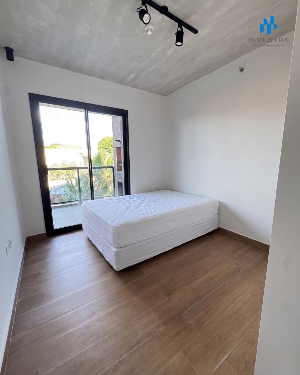 En Alquiler Departamento Amoblado De 2 Habitaciones — foto 2