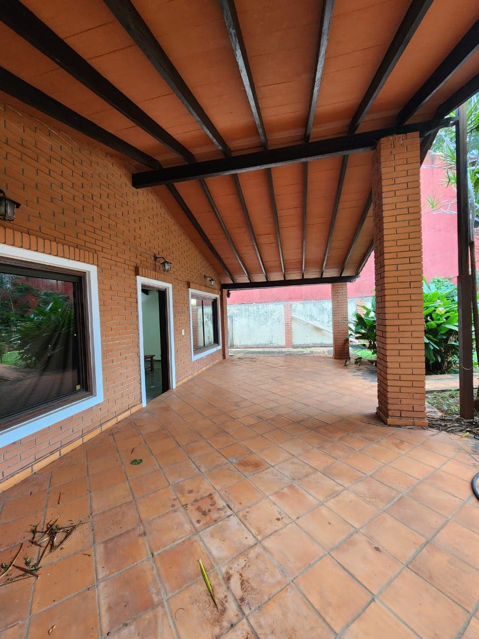 Vendo Terreno / Casa en Zona Residencial, Barrio Mburucuya